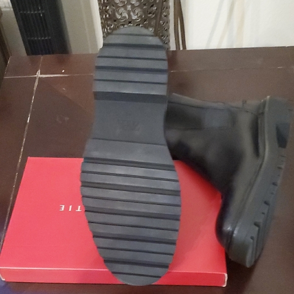 Zara Women's Black Leather Combat Boots - Picture 7 of 8